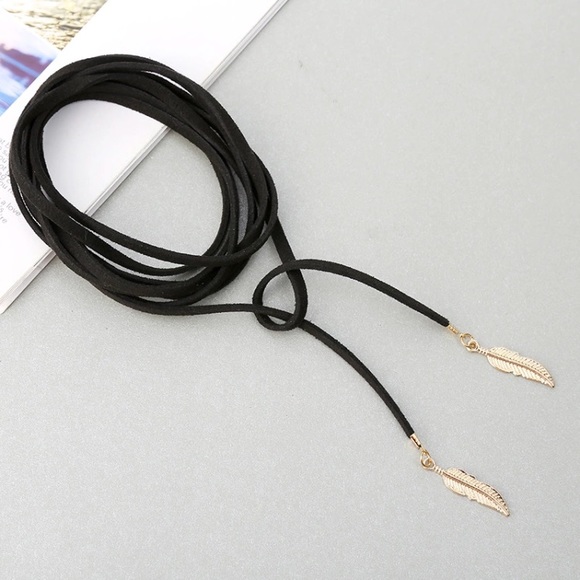 NEW 🌷Feather Choker - Picture 3 of 5